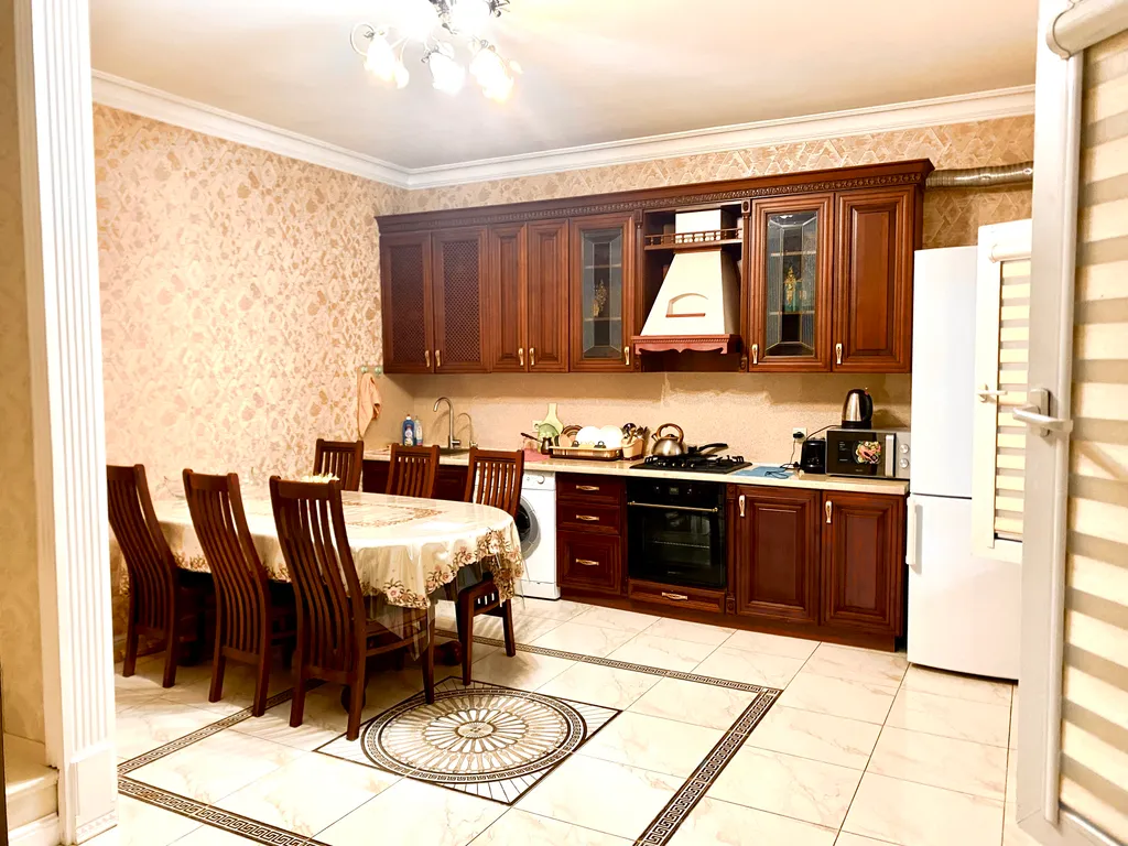 Коттедж Просторный дом, в центре города, в двух минутах у моря — аренда посуточно в Махачкала