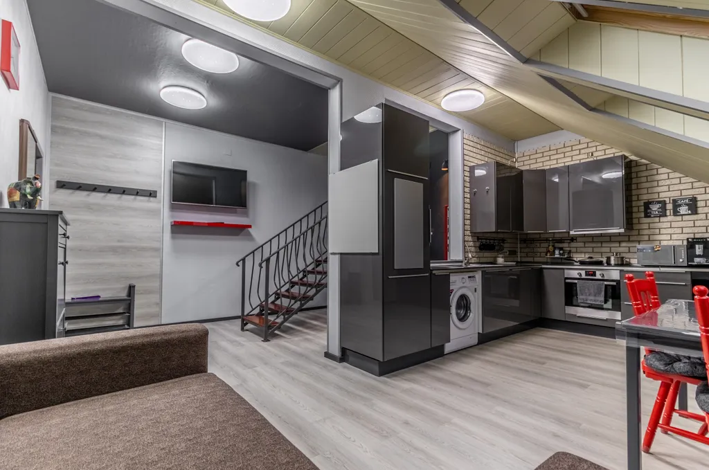 Двухуровневая квартира-студия с отдельной спальней