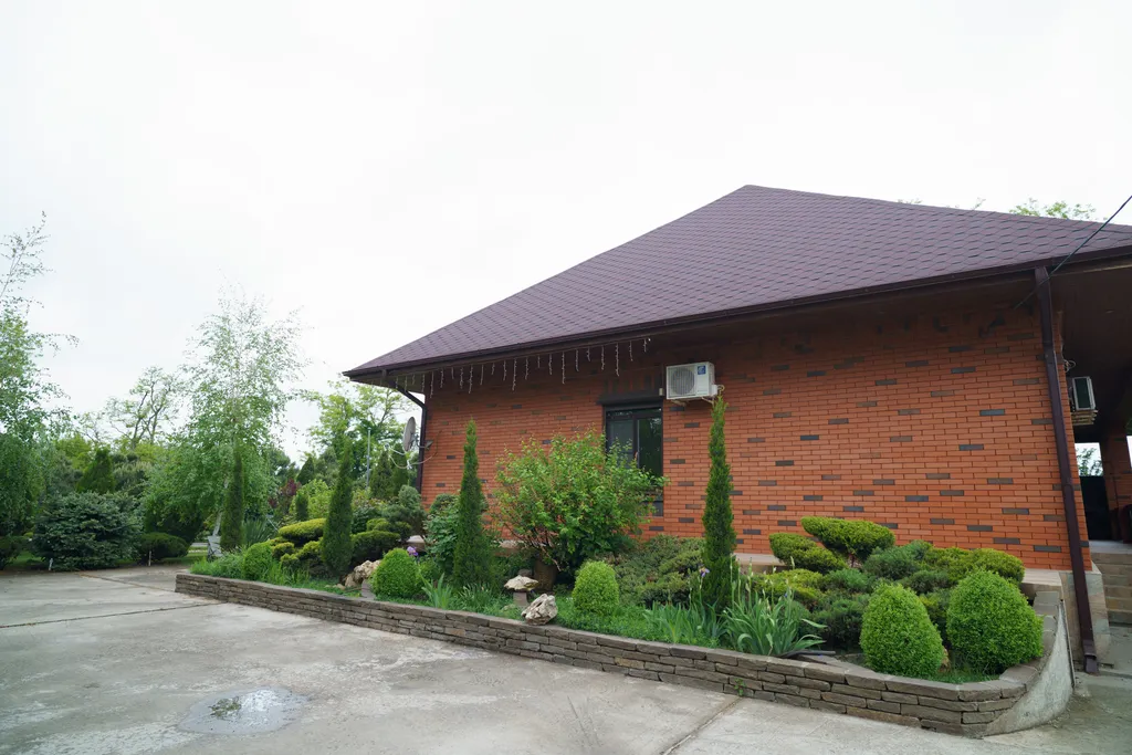 Загородный дом-шале "Pinebrook", аренда, у реки Дон. Сезонный бассейн.