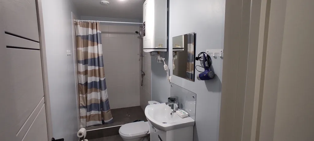 Уютная комната с видом на море