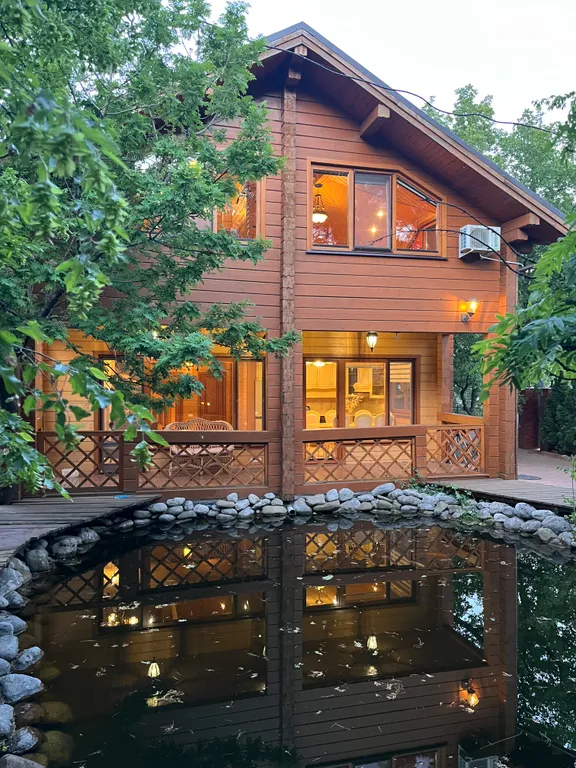 Деревянный дом с приватной территорией