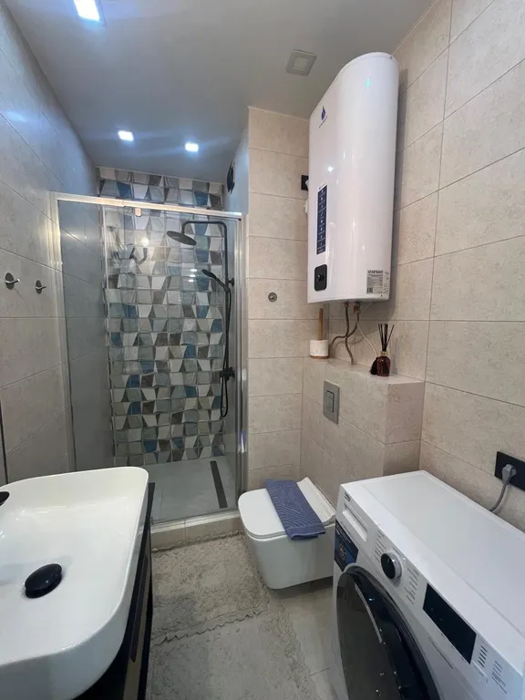 Стильная студия с бассейном