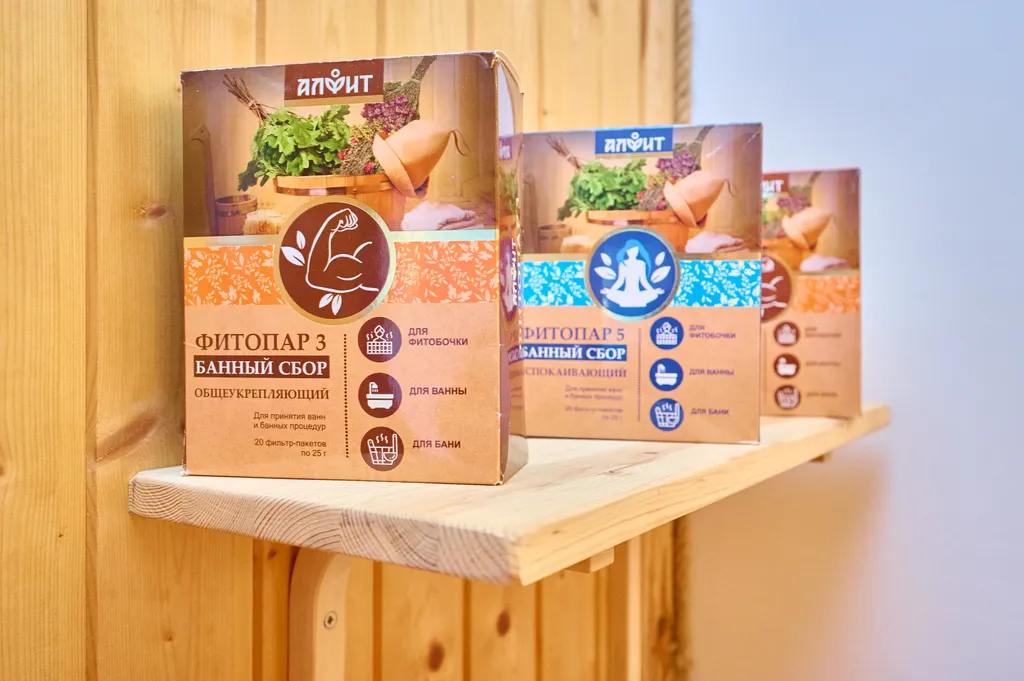 Уютный треугольный домик у леса с видом на горы