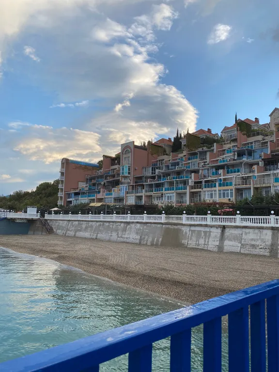 Уютные апартаменты с видом на горы в Элит Лазурном