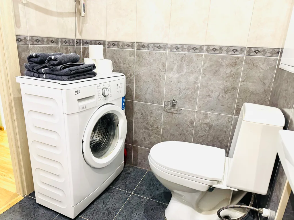 Студия с видом на город