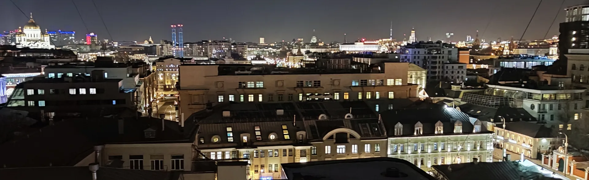 Вид на Кремль и Храм Христа Спасителя с балкона подъезда, нашего этажа
