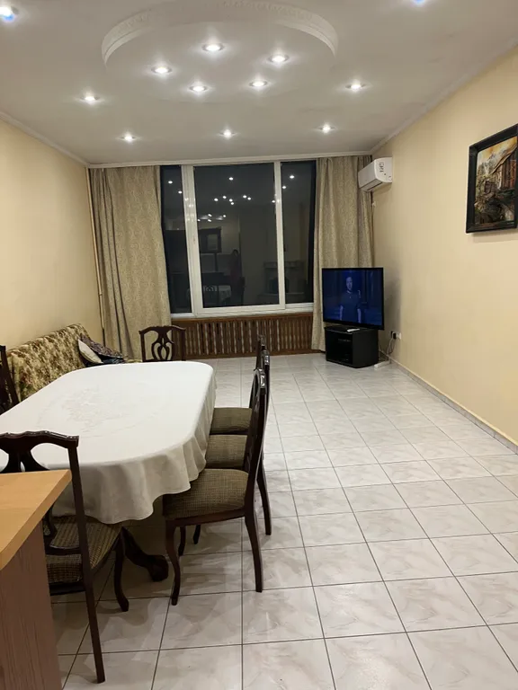 Эллинг на берегу моря