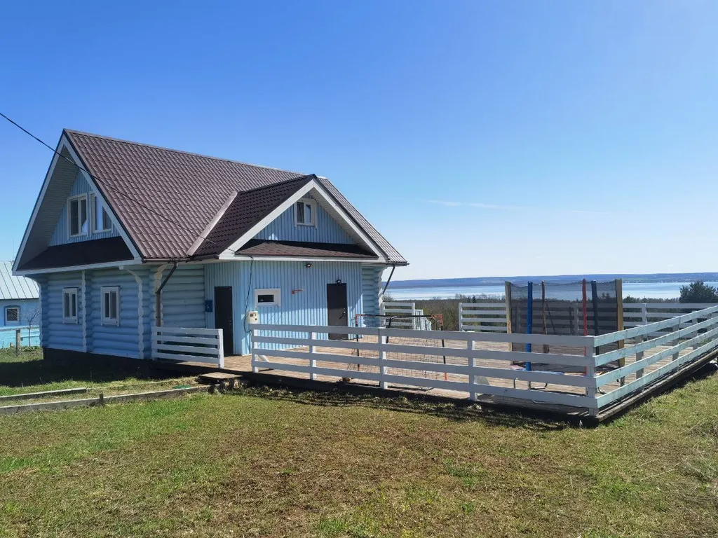 Двухэтажный дом с видом на Галичское озеро