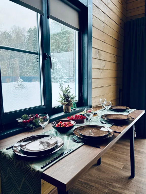 Уютный домик у леса с камином и панорамными окнами