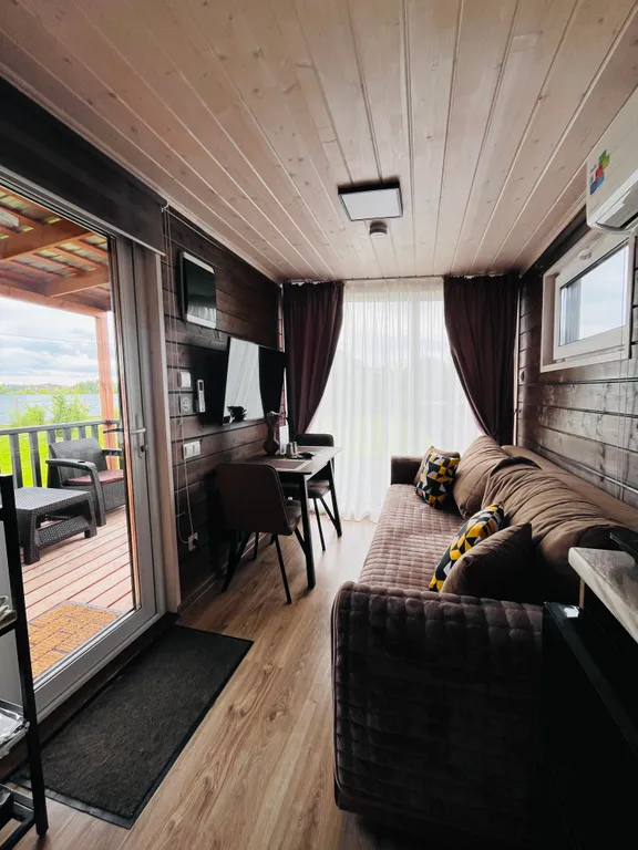 Уютный домик в тихом месте у реки