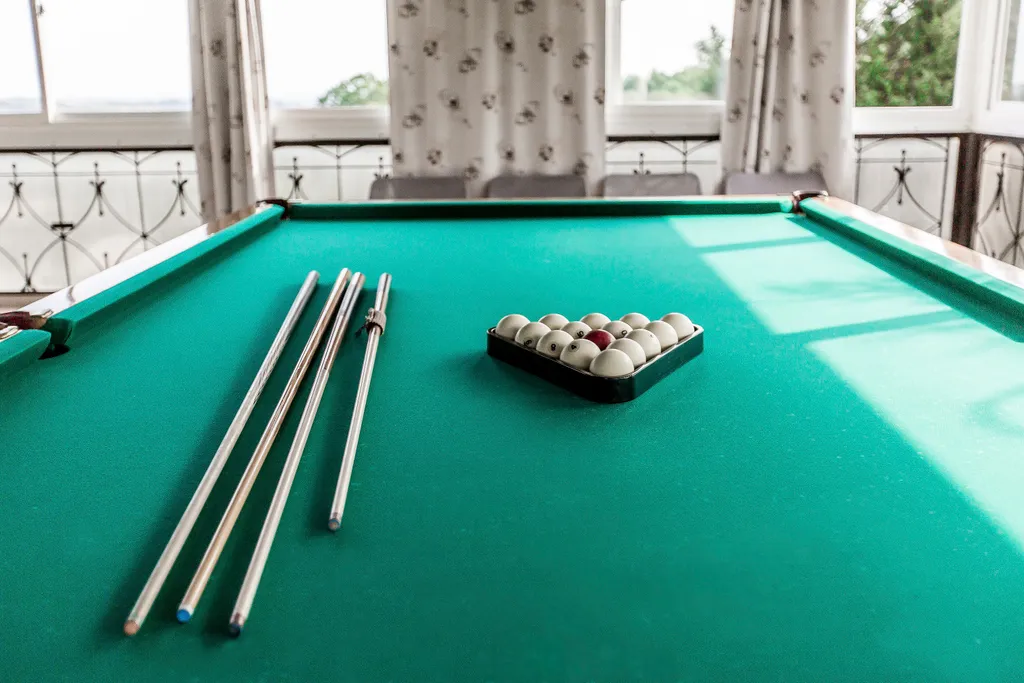 Трёхэтажный таунхаус в живописном месте с большим садом