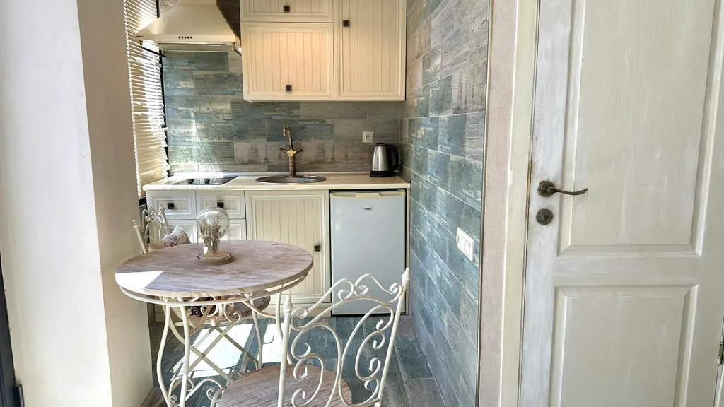 Cloudy Tbilisi Apartment