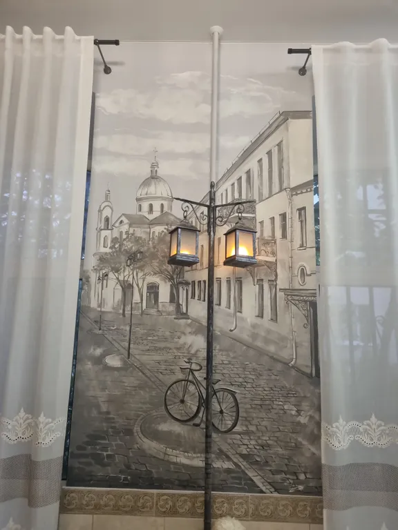 В историческом доме в центре города, уютные апартаменты, своя парковка