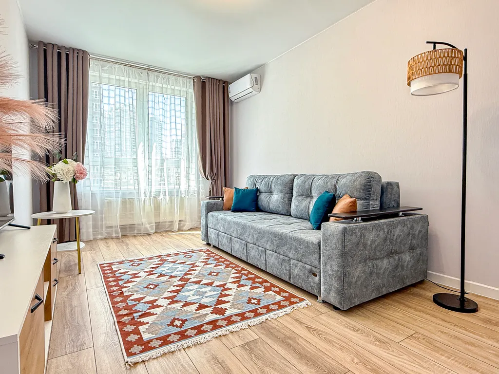 Абсолютно новая просторная евротрешка с двумя лоджиями