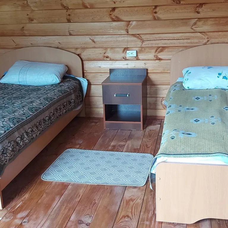 Дом в деревне на берегу реки для спокойного отдыха