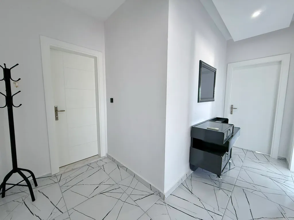 Sea View 2BD Flat 100m to the Beach