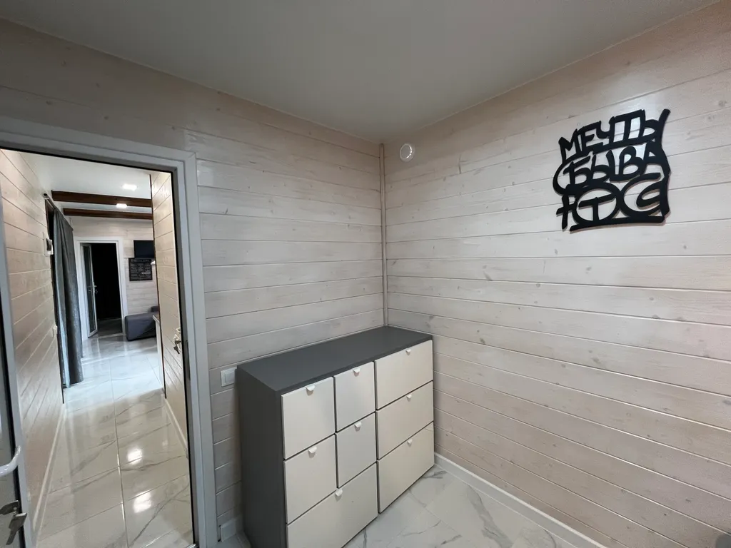 Домик в лесу с большой верандой