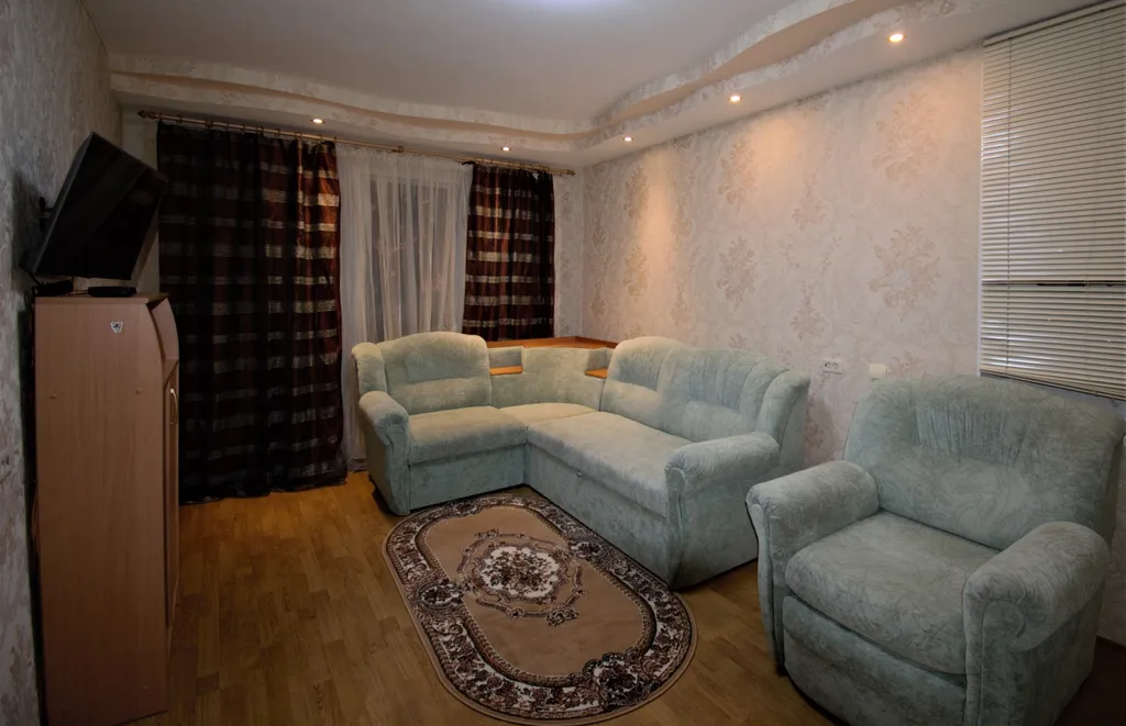 Двухкомнатная квартира с раздельными комнатами балконом и лифтом