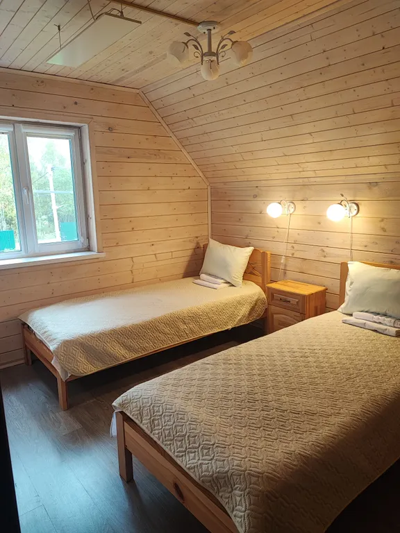 Просторный деревянный коттедж, половина дома, 2 этажа 1П