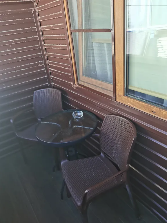 Домик у моря на троих