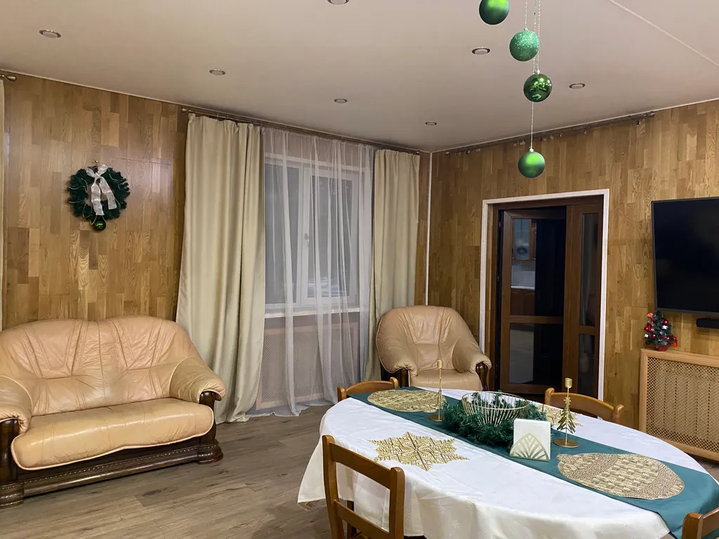 Дом для отдыха с камином, баней, оформлением к празднику