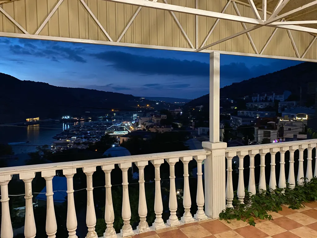 Дом с террасой у моря