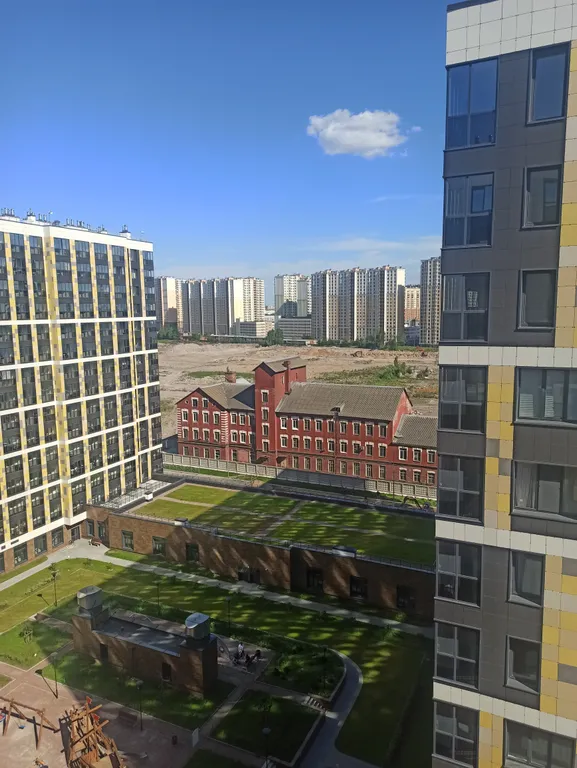 Студия с видом на Неву