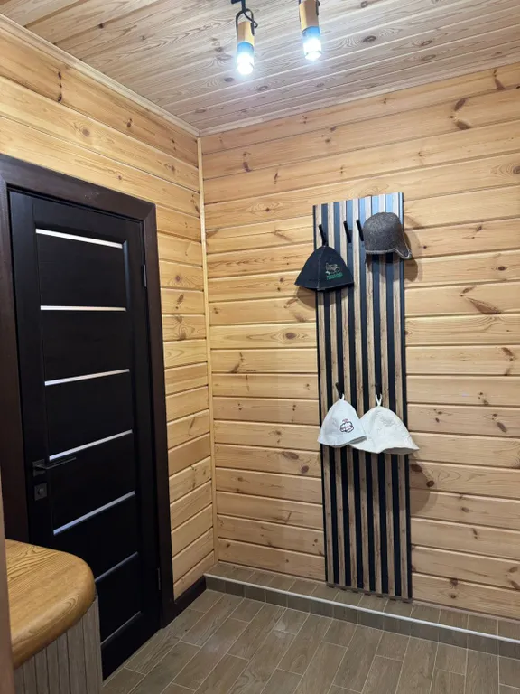 Дом с баней у гор