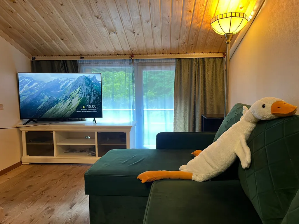 Терем с мансардой в дивном лесу у моря, с новым ремонтом и обстановкой