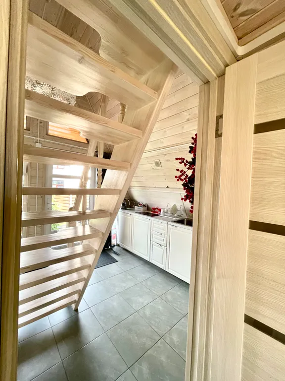 Загородный треугольный дом, с баней и чаном