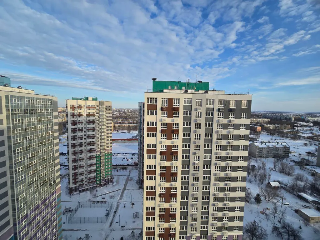 Студия с видом на город