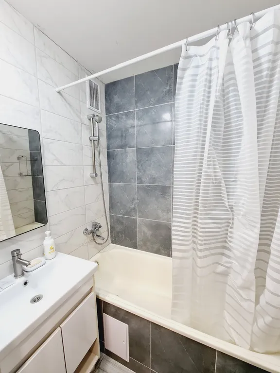 Со свежим ремонтом чистая однушка в центре