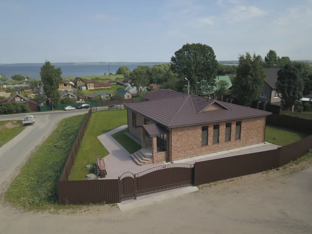 Дом Веськово с видом на озеро Плещеево