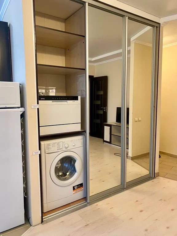 Рядом с черным озером