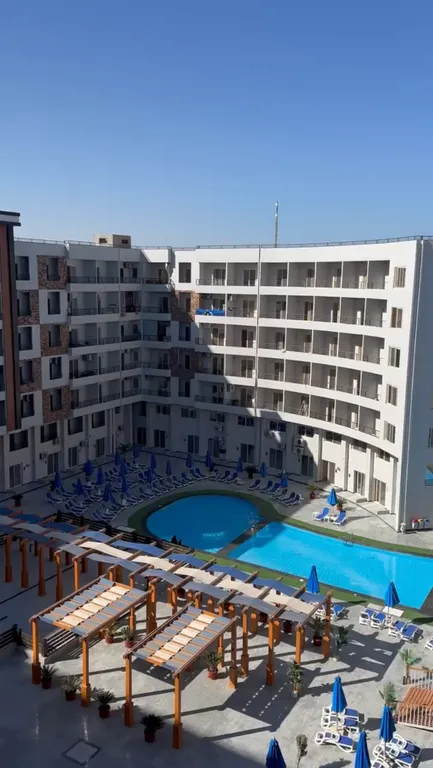 Апартаменты с личным пляжем и бассейном