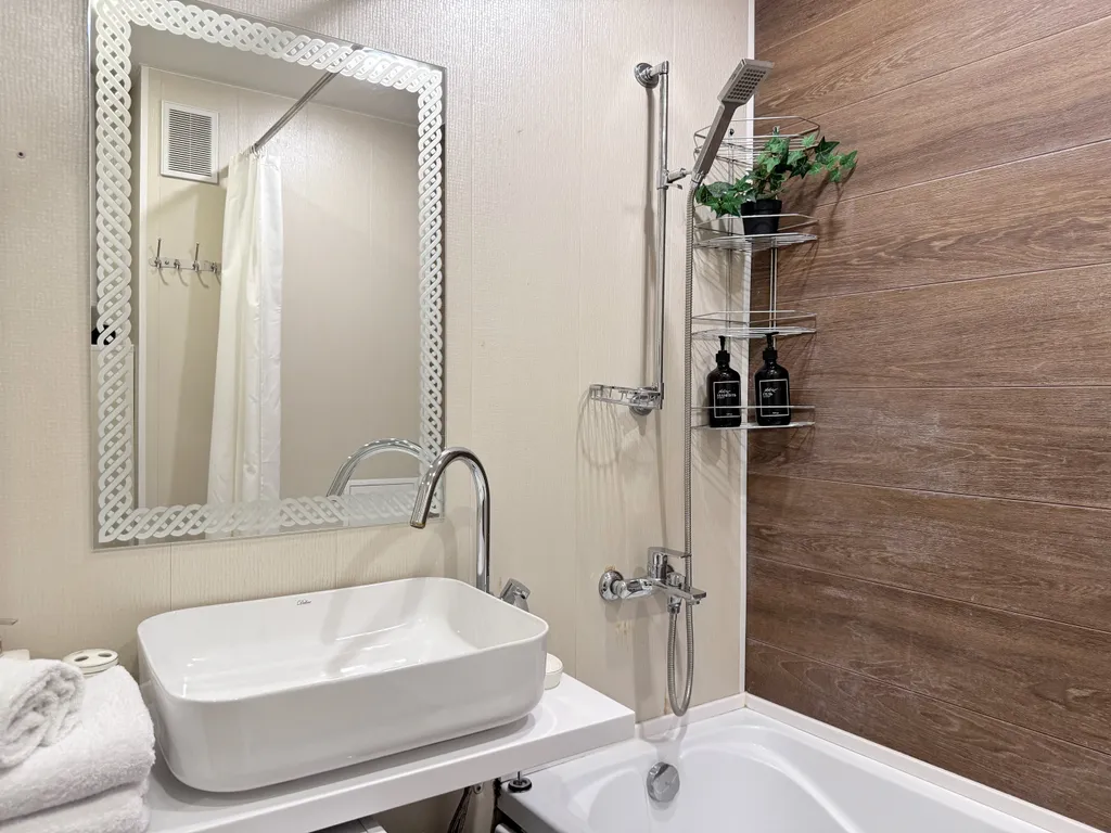 Стильная 2-комнатная квартира-студия в новом доме на берегу реки Вятка