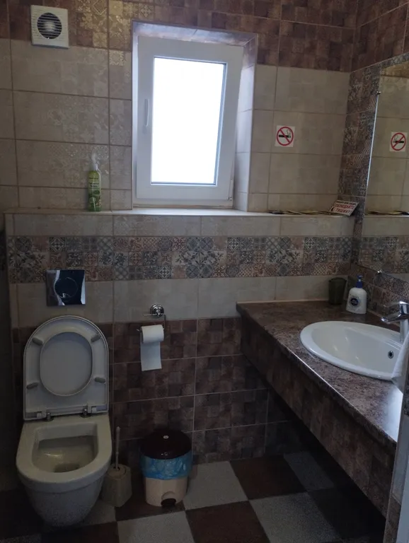 Уютный четырехместный номер с отдельными кроватями.