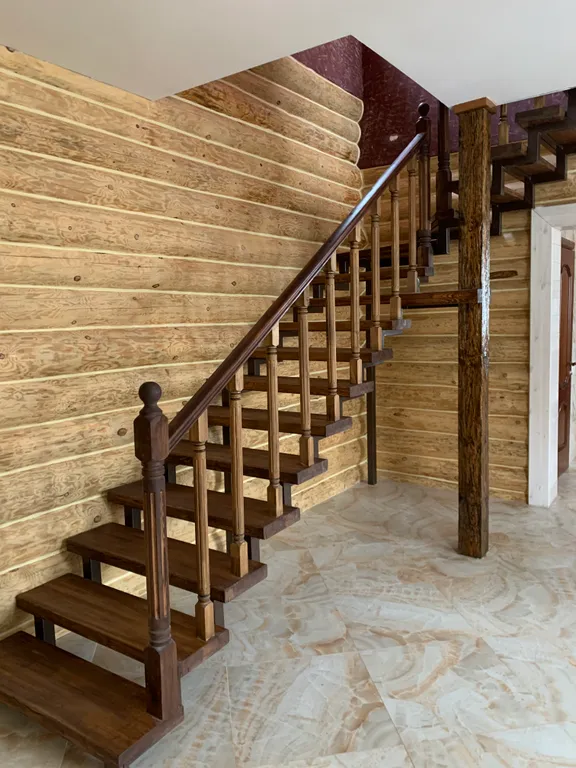 Дом в окружении леса