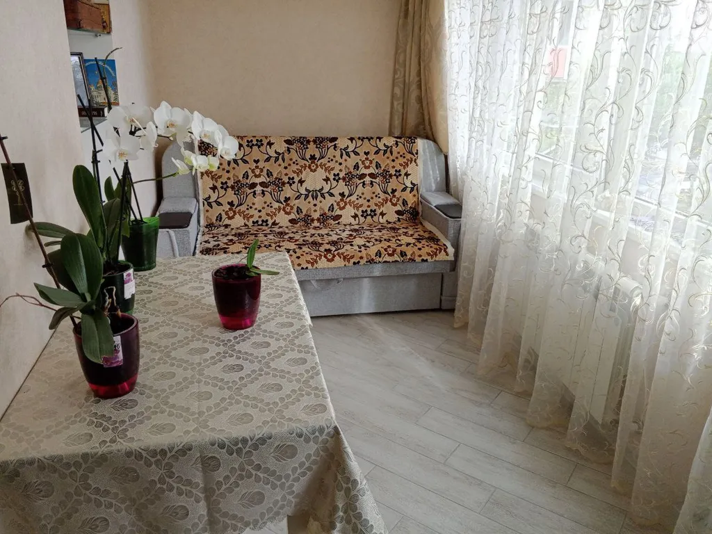 Однокомнатная квартира с новым ремонтом+лоджией (доп комната)