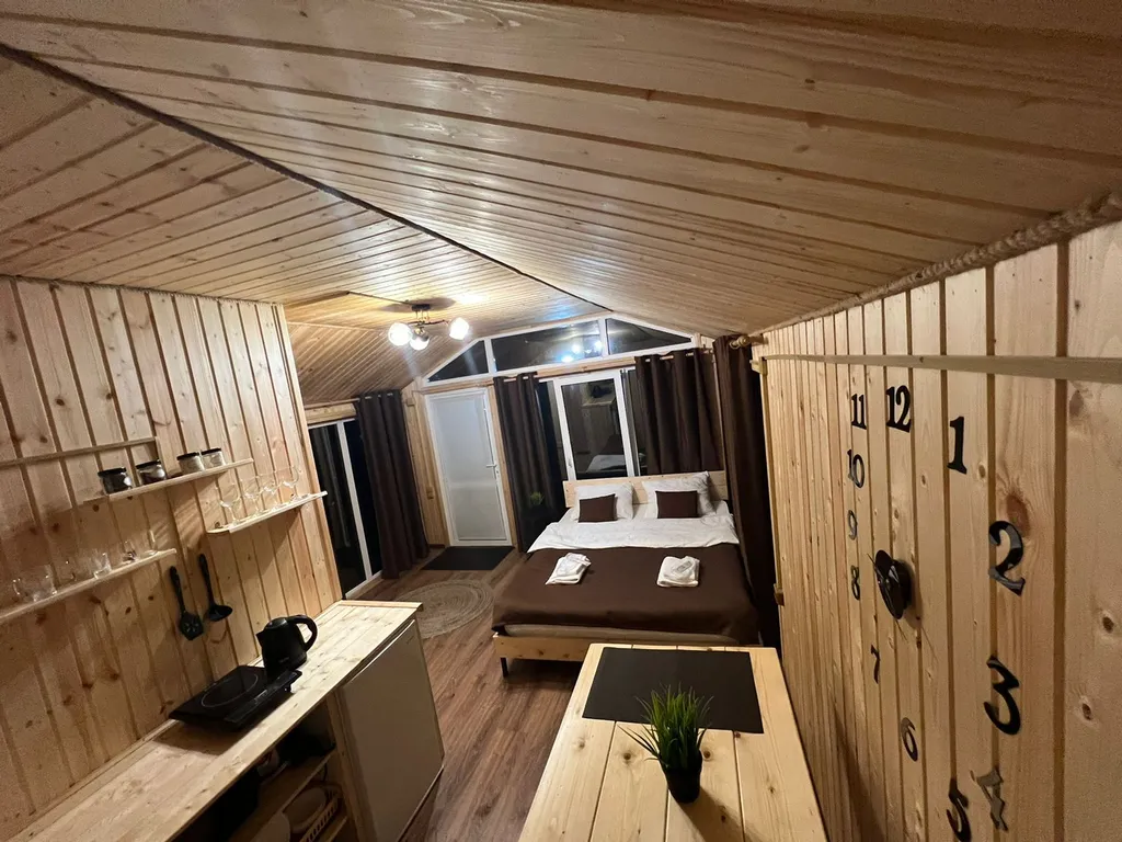 Уютный домик в чаще леса