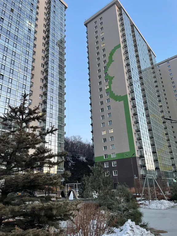 Апартаменты с панорамными окнами на лес и море и роскошным двором