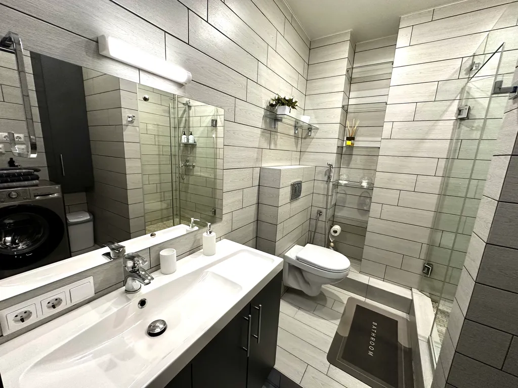 Двухкомнатная квартира в центре города, Российская, Набережная, Арбат