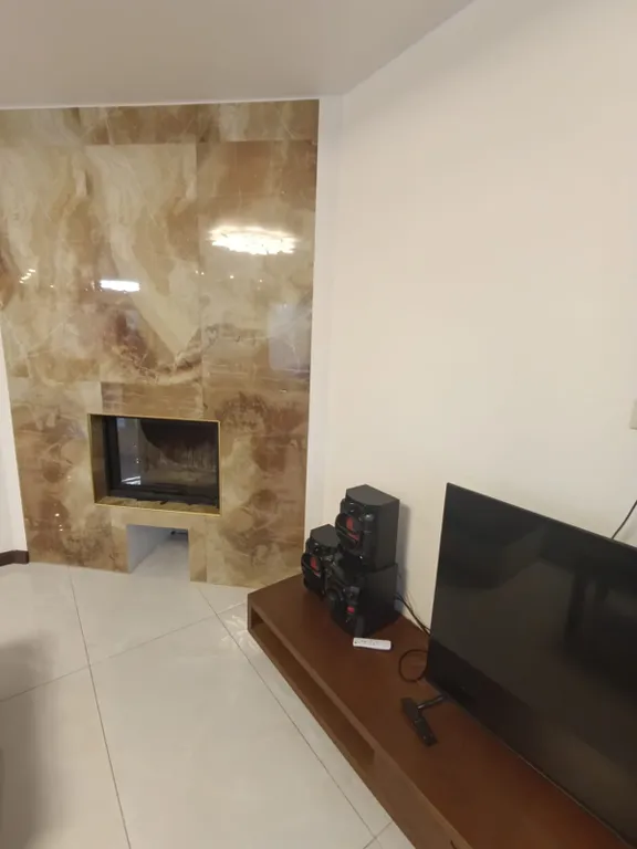 Дом на берегу пруда с камином, чаном и баней для большой компании