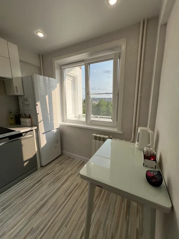 Квартира с большим телевизором и игровой приставкой