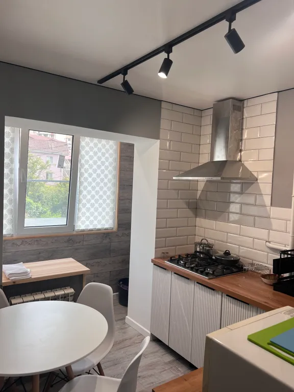 Трехкомнатная квартира в центре Кудепсты