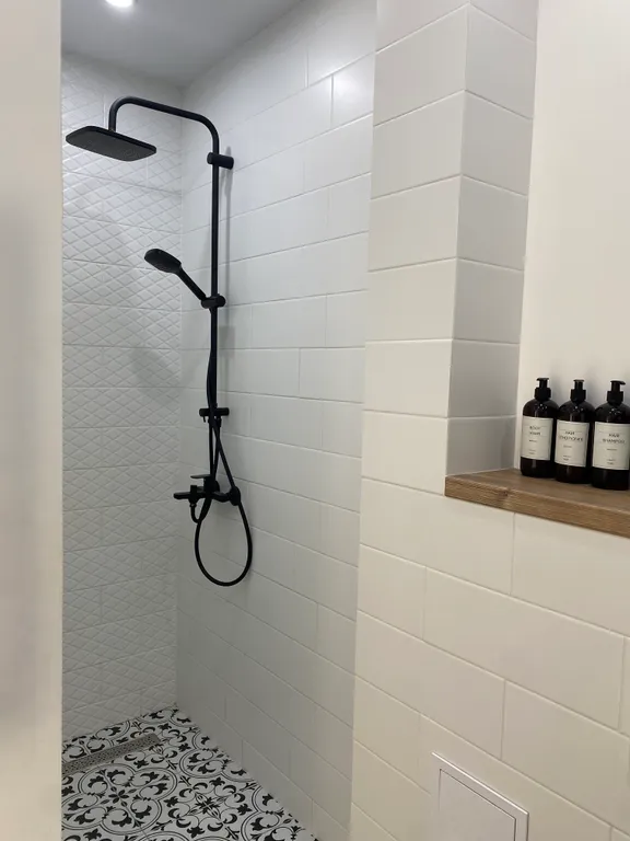 Светлая студия на берегу Волги в центре города