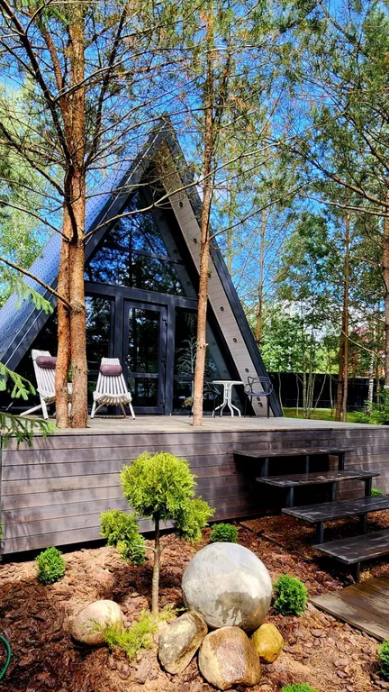 Уютный треугольный дом в 25 км от Минска с горячей купелью в лесу