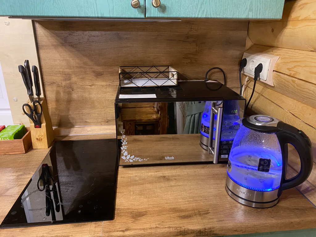 Бревенчатый 2-х этажный коттедж