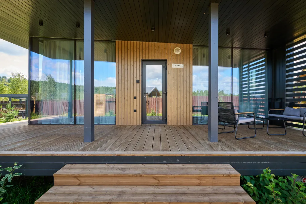 Просторный дом с сауной и камином в окружении леса и реки