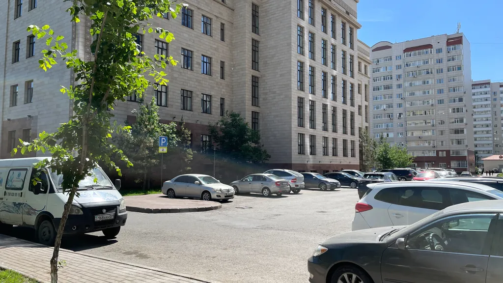 2-комнатная с видом на город возле набережной в старом центре Астаны